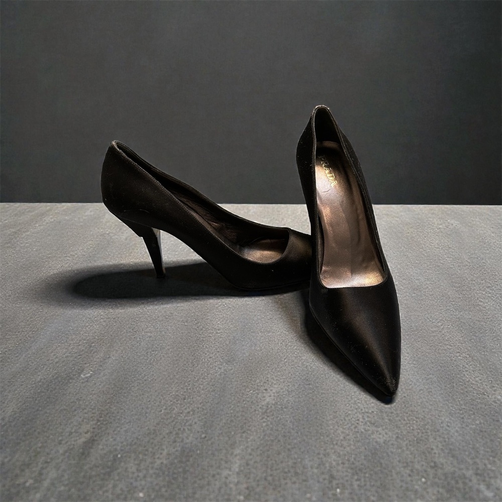 Prada Black Leather Pointed Toe Pumps Size 41 (US 10) Classic Heels